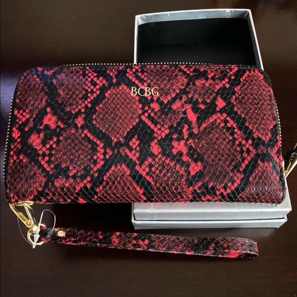 BCBG wristlet wallet NWT